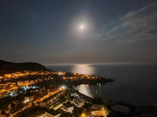 Villa con piscina sobre la Almadrava Ii gallery image 5