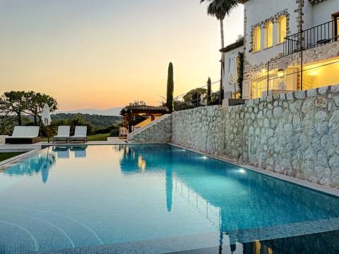 Luxury villa, sea view, sunset and heated pool