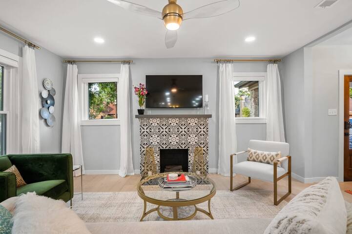 The Hansel-Modern 4 Bed, 3 Bath Bungalow, Hot Tub gallery image 4