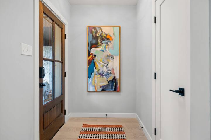 The Hansel-Modern 4 Bed, 3 Bath Bungalow, Hot Tub gallery image 5