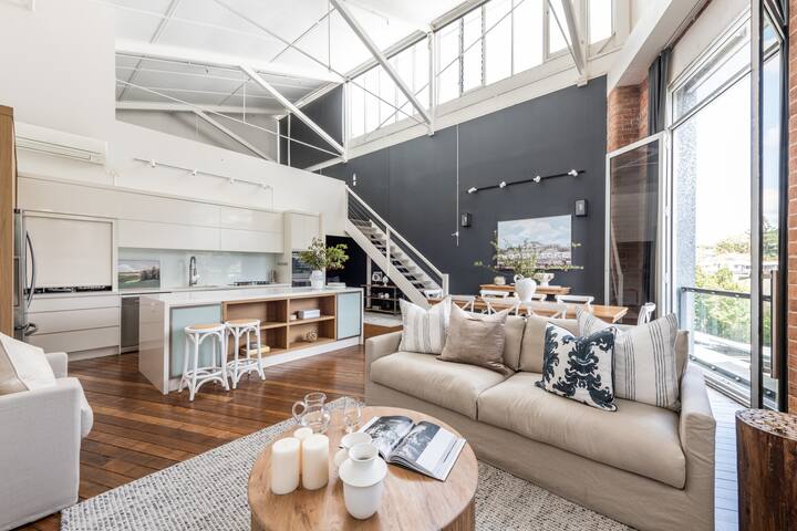 Timeless Opulence – Top Floor Woolstore Teneriffe