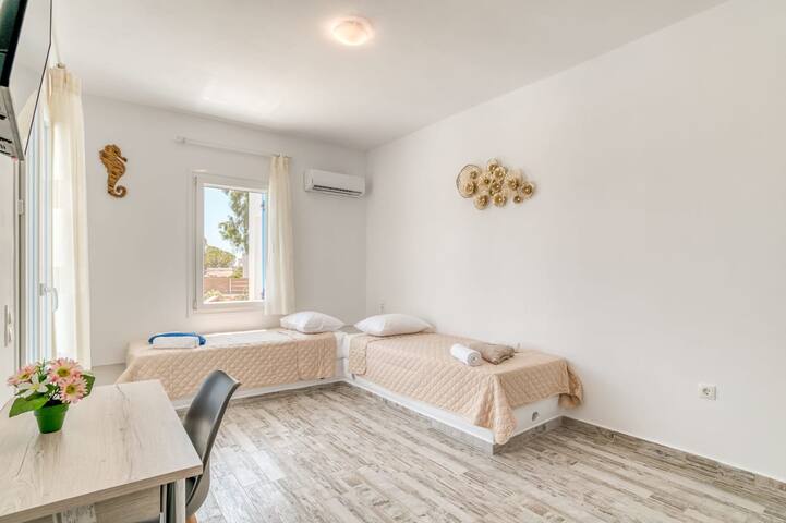 Paros Private Pool Retreat – Up to 16 guests gallery image 5