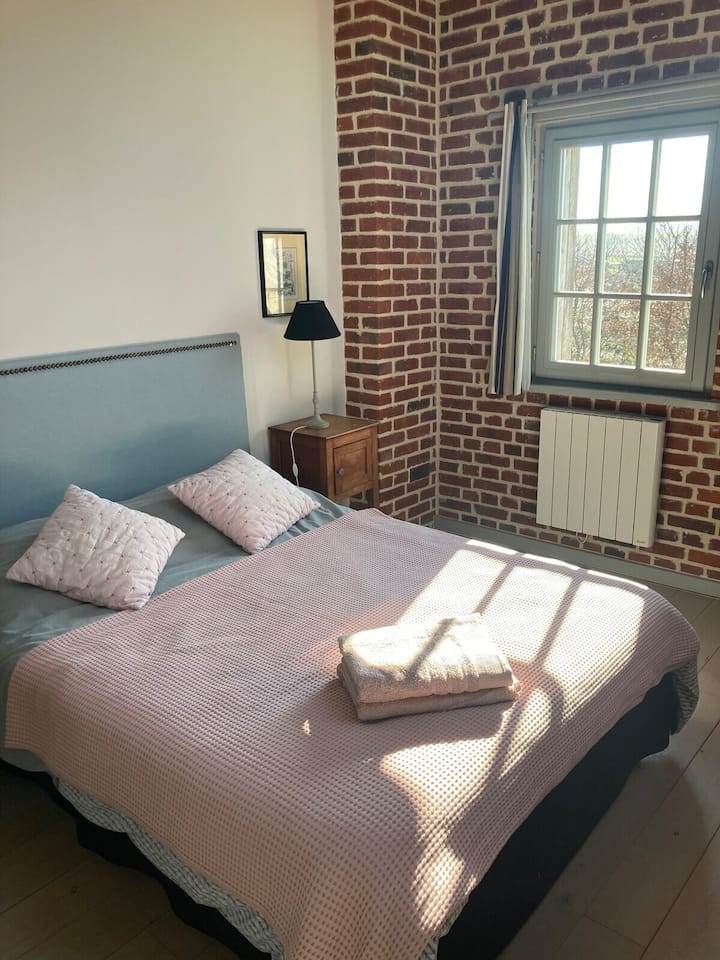 Dhoma e dytë e gjumit e dyfishtë në katin e mësipërm