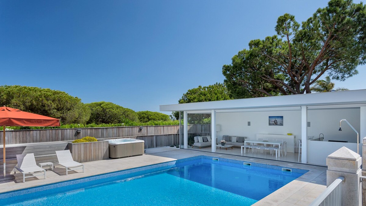 Contemporary Quinta do Lago Villa with Pool, Hot T 3