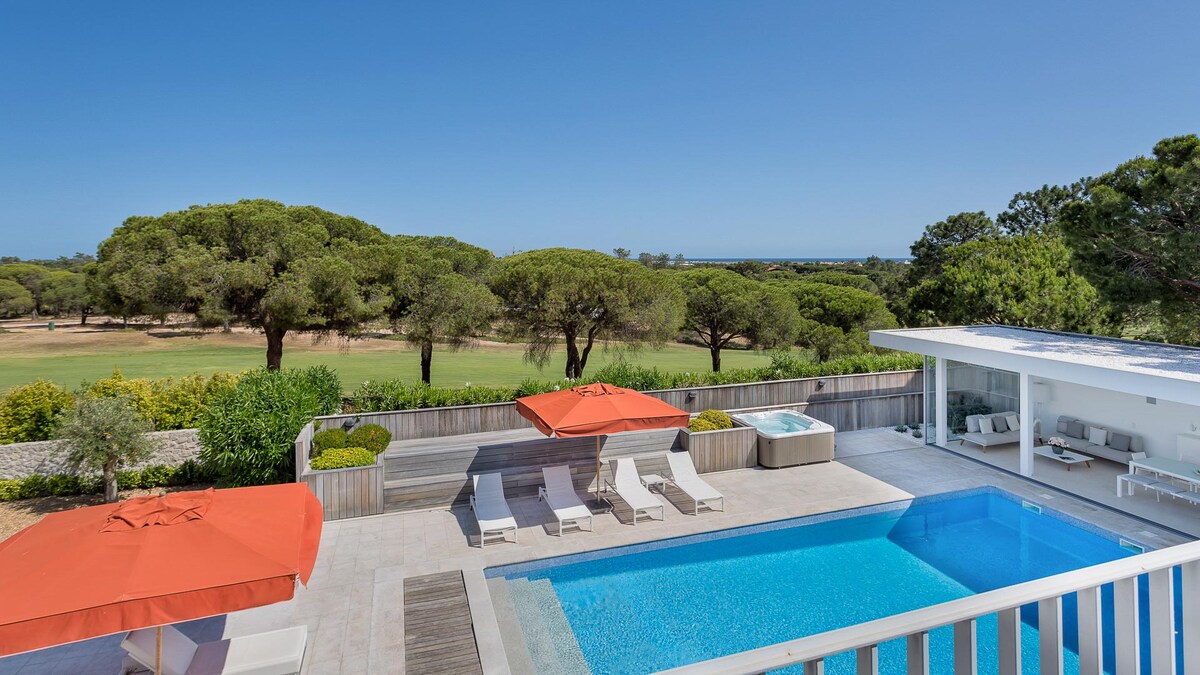 Contemporary Quinta do Lago Villa with Pool, Hot T 5