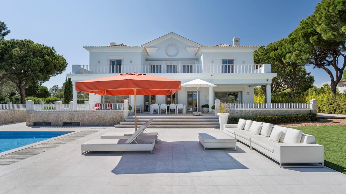 Contemporary Quinta do Lago Villa with Pool, Hot T 4