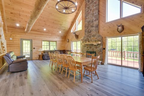 Stunning North Rose Retreat w/ Fishing Pond!