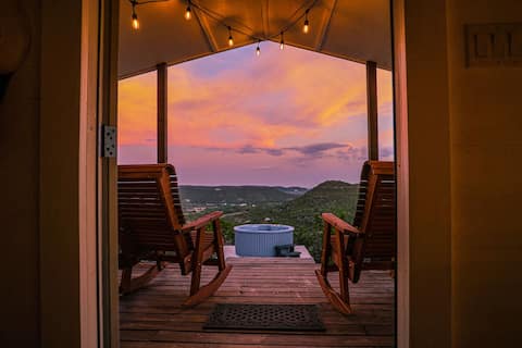 Bee Cottage in Hill Country, Unreal Views+Hot Tub!