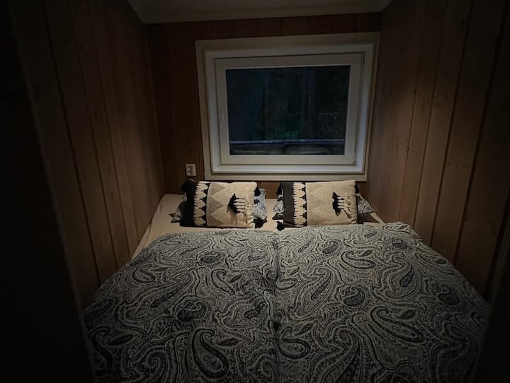 The sleeping alcove is 120/160 in width and 200 in width. There is plenty of room for 2. Large window sill for a coffee and a good book. The window opens completely. Sleep comfortably on good mattresses with the window wide open and become one with nature.