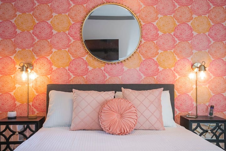 Hot Tub | Walkable | Fall/Winter Oasis | Near DWTN