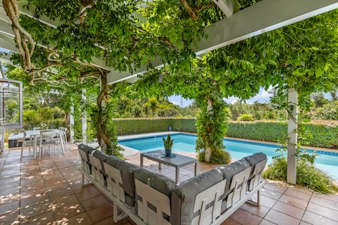 Riverview Homestead – Luxury Pool & Spa Retreat