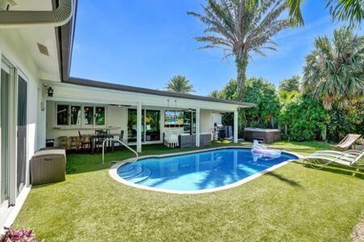 5 BR Oasis HTD Pool, Boat, spa- Olgasfriends gallery image 4