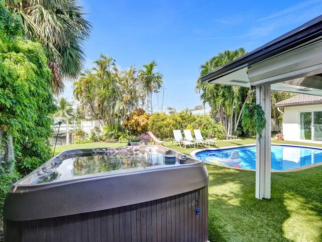 5 BR Oasis HTD Pool, Boat, spa- Olgasfriends gallery image 2