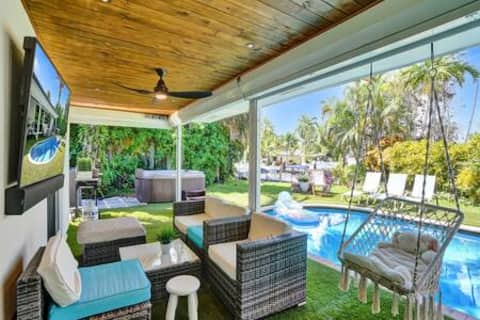 5 BR Oasis HTD Pool, Boat, spa- Olgasfriends