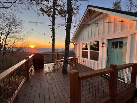 Luxury, Secluded Mountain Top Treehouse with Hot T