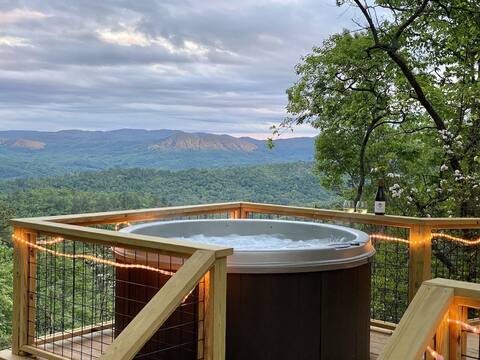 Private Mountain Top Treehouse with Hot Tub