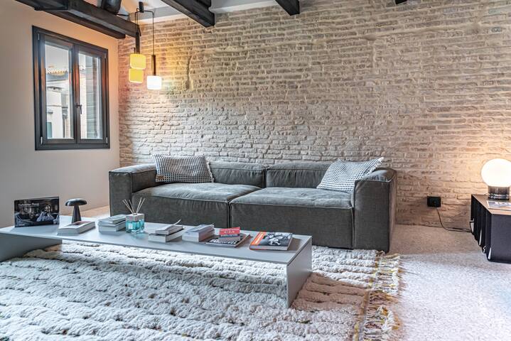 Ca’ Delle Carrozze Stylish 2 Bedroom loft-style gallery image 2