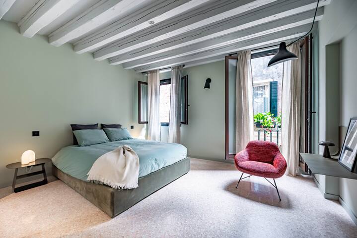 Ca’ Delle Carrozze Stylish 2 Bedroom loft-style gallery image 3