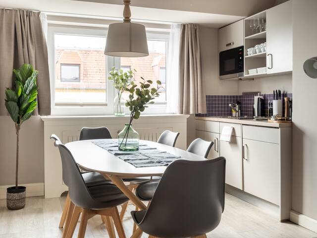 Berlin Chausseestr | Two-Bedroom Suite gallery image 5