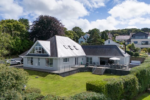 The Hawthorns - Luxury Cottage, Hot Tub, Sea Views