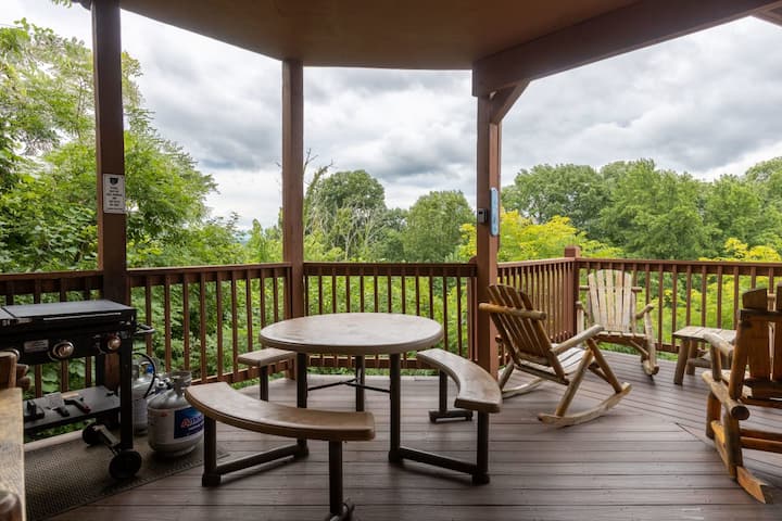 Papa Bear Lodge | Log Cabin | Awesome Theater Room - Tennessee