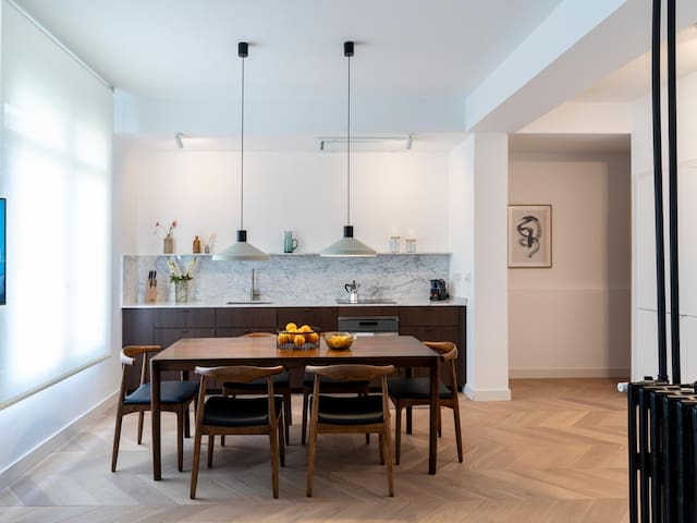 Spacious Chamberí apartment, 3BR, for families – V