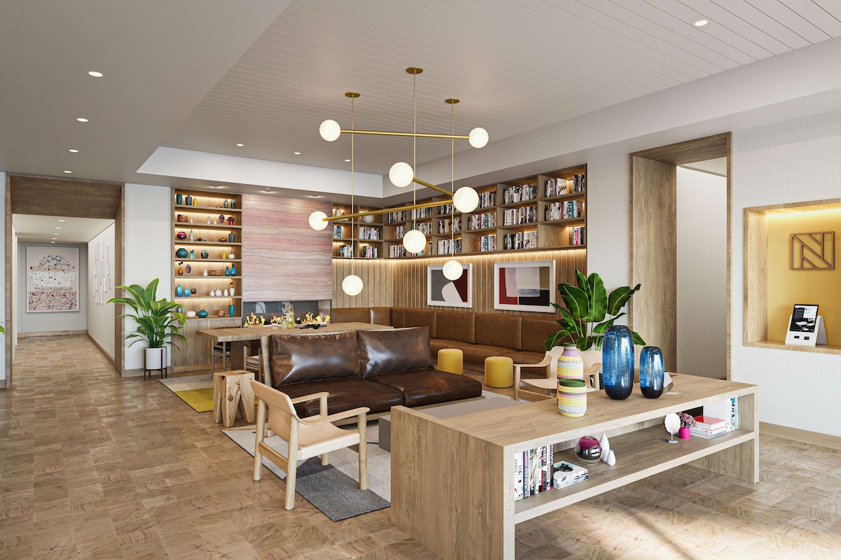 High-Rise Condo | Mins to Rainey St | Pool | Gym