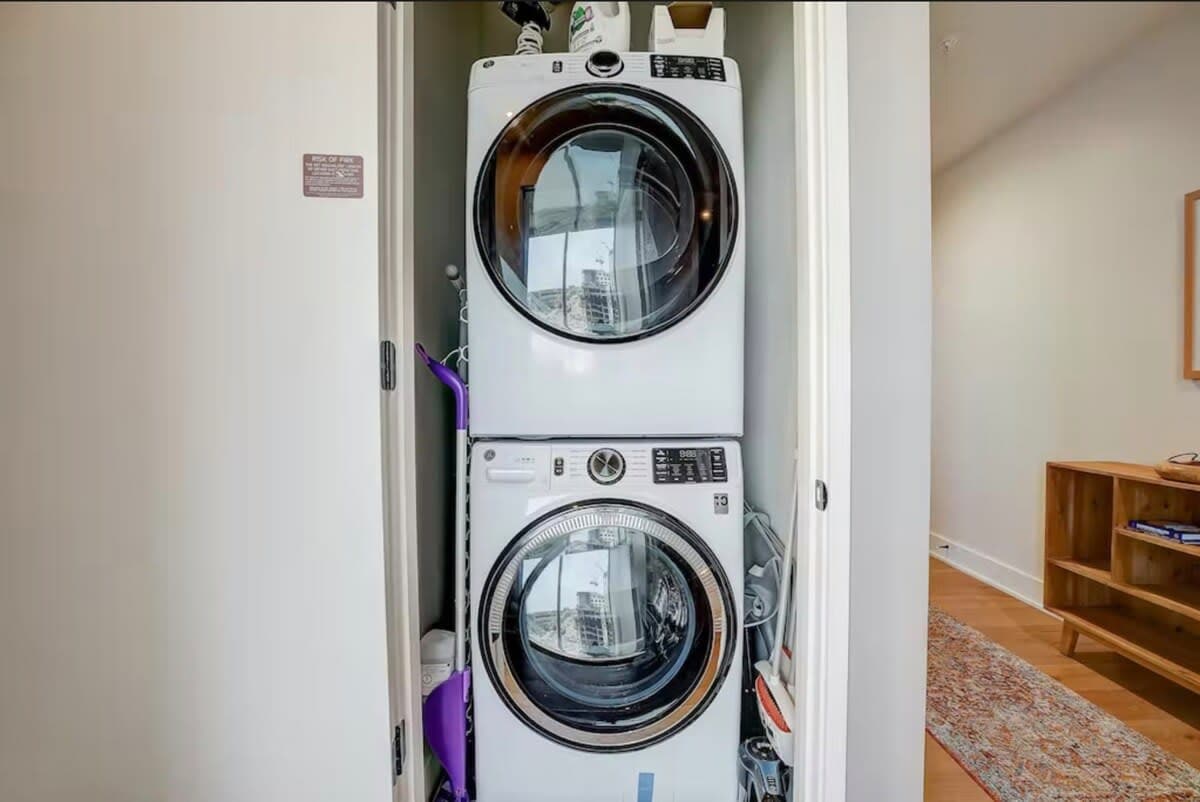 High-Rise Condo | Mins to Rainey St | Pool | Gym
