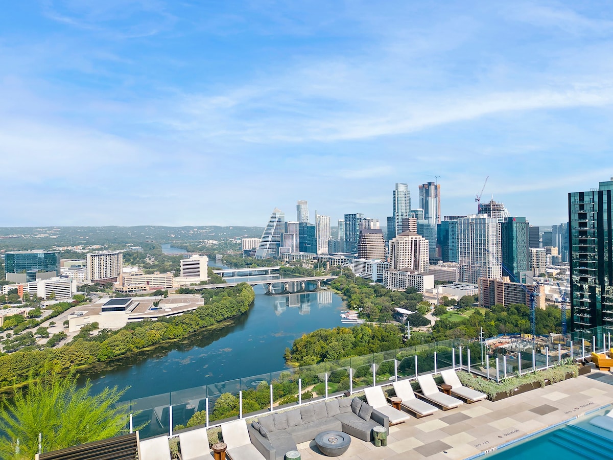 High-Rise Condo | Mins to Rainey St | Pool | Gym