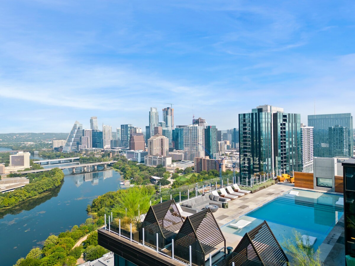 High-Rise Condo | Mins to Rainey St | Pool | Gym