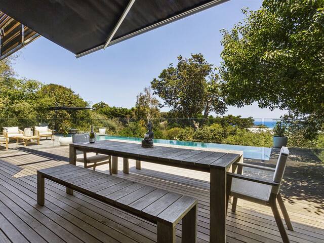 South Beach Luxury – Pool, Spa, Sauna, Gym gallery image 2