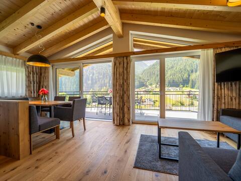 Modern home & balcony near St. Anton am Arlberg