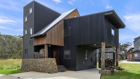 Popular Airbnb listing: Woodrun at Dinner Plain in Dinner Plain