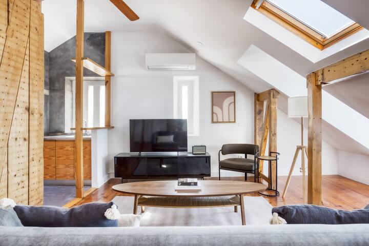 Blueground | Chiado, furnished, great views gallery image 4