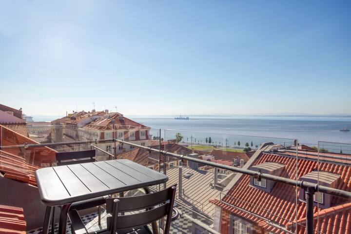 Blueground | Chiado, furnished, great views gallery image 5