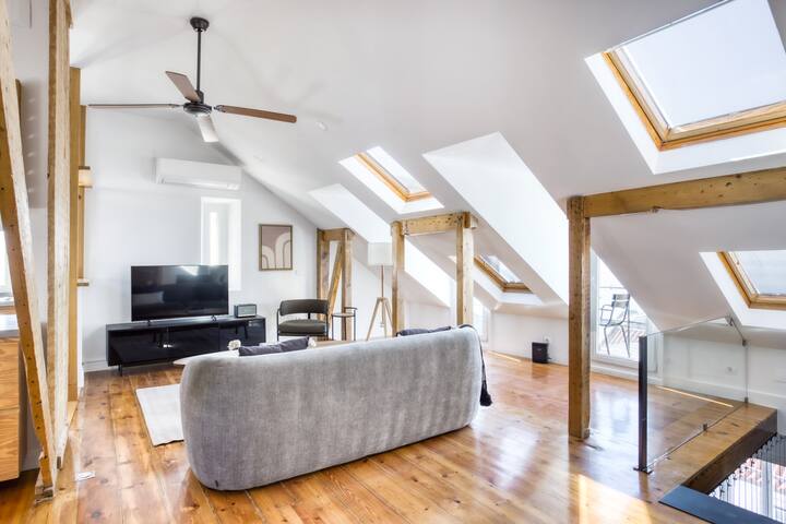 Blueground | Chiado, furnished, great views