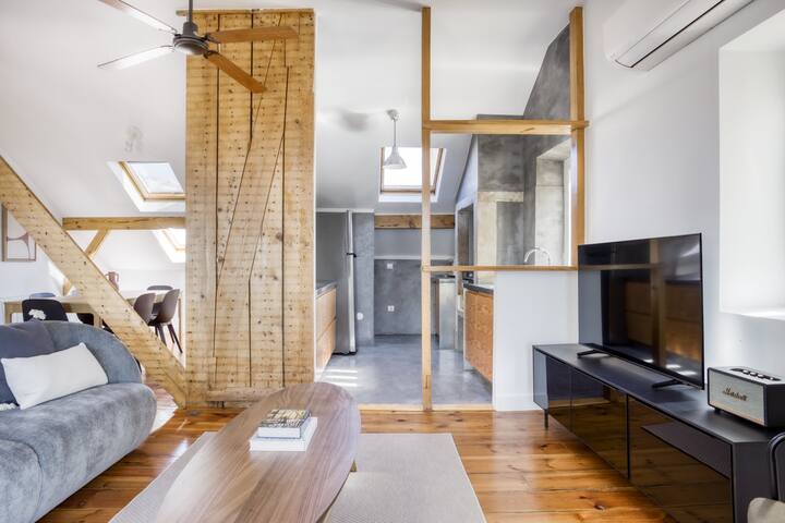 Blueground | Chiado, furnished, great views gallery image 3