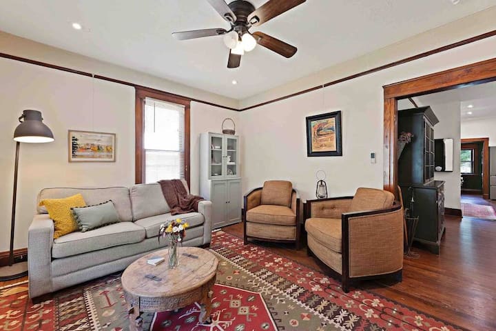 Re-imagined 1880s Cottage By Highwood, Metra, Lake - Highland Park, IL
