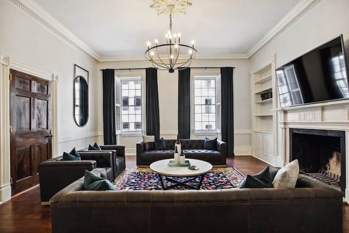Historic 7BR Mansion Sleeps 20 | Downtown Savannah