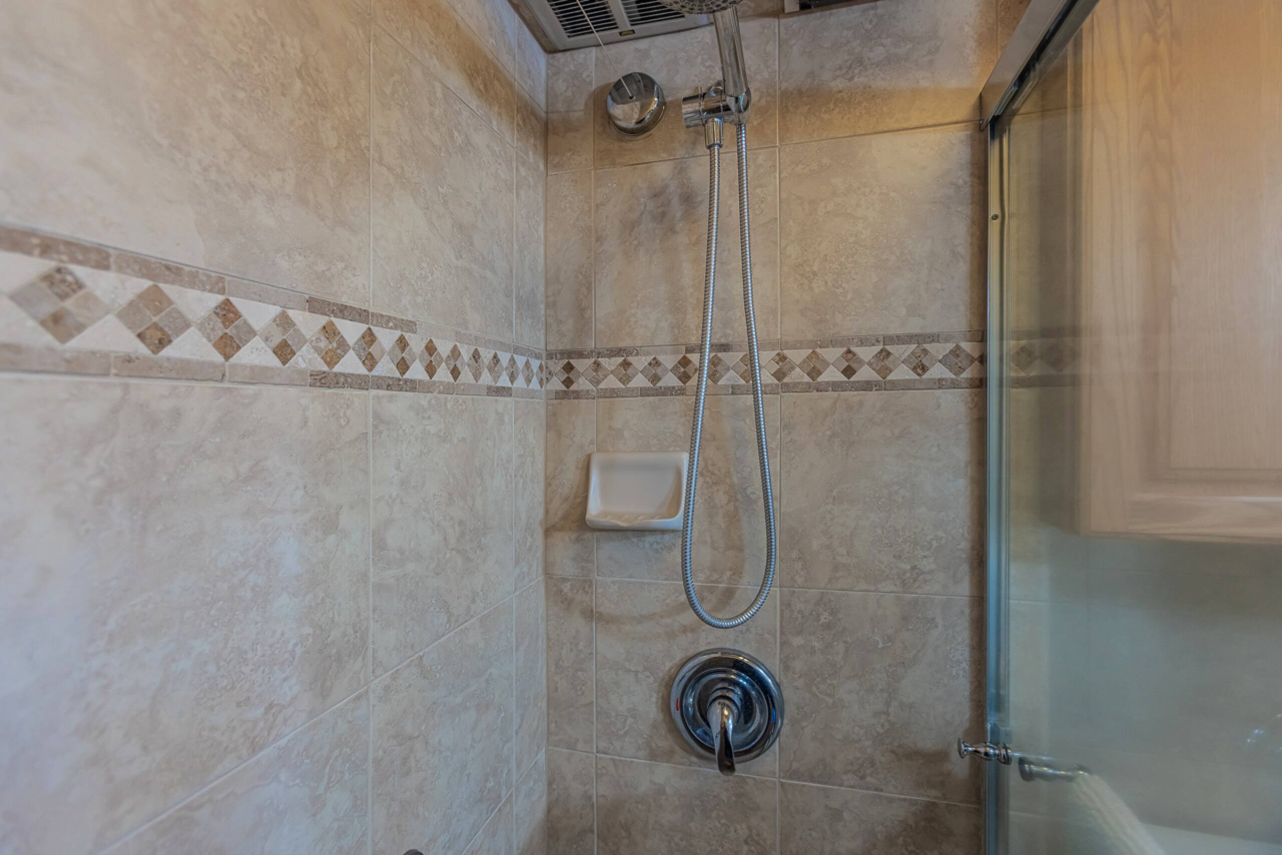 Condo in Kihei · ★4.92 · 1 bedroom · 2 beds · 1 shared bath - Image 26