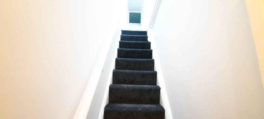 Charming 4-Bed House in Manchester gallery image 3