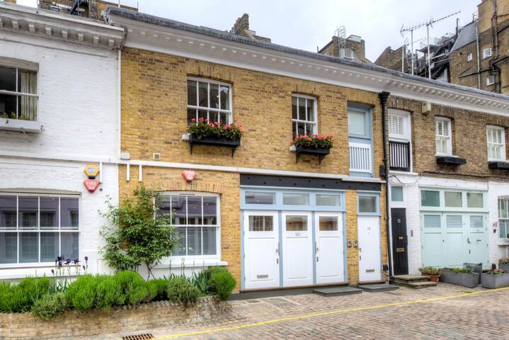 Kensington Mews: 2 Bed Maisonette – Roof Terrace gallery image 4