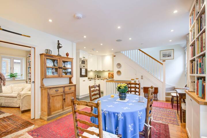 Kensington Mews: 2 Bed Maisonette – Roof Terrace gallery image 5