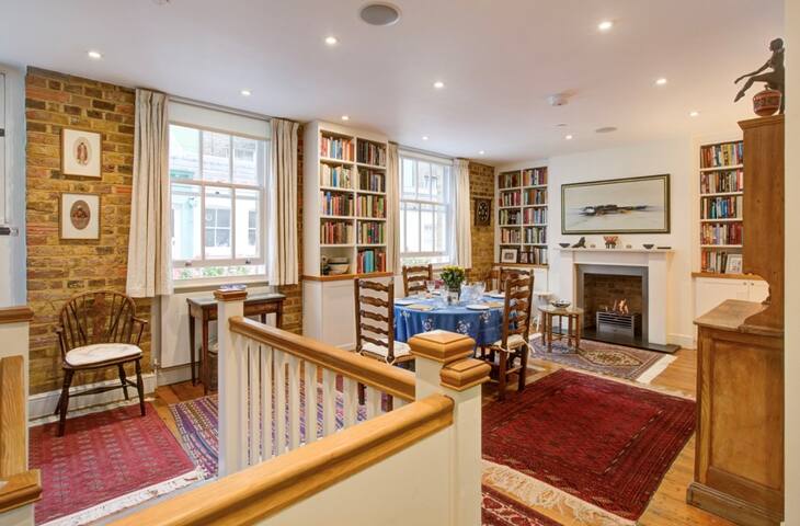 Kensington Mews: 2 Bed Maisonette – Roof Terrace gallery image 3