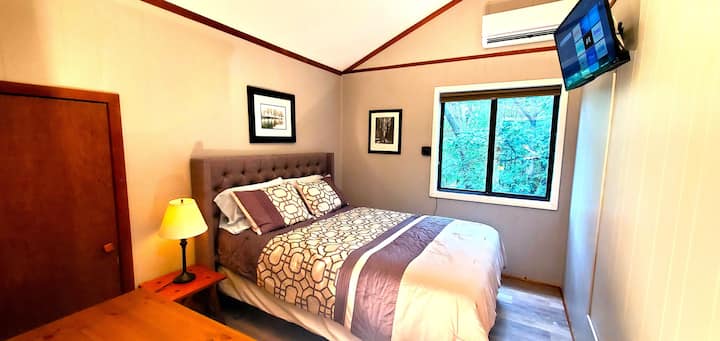 Спална соба бр. 3 - брачен кревет (широк 150 -