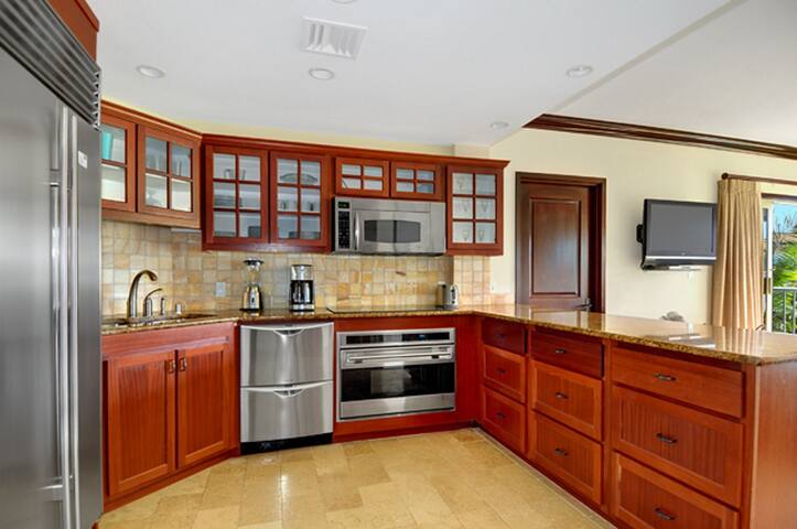 Waipouli Beach Resort A302 gallery image 4