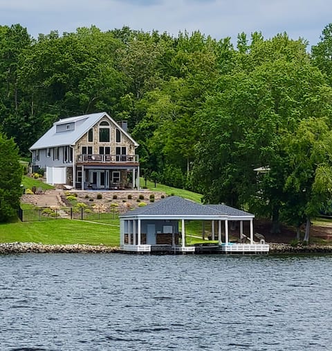 Blue Heron Hideaway on Hyco Lake w/ Private Pool!