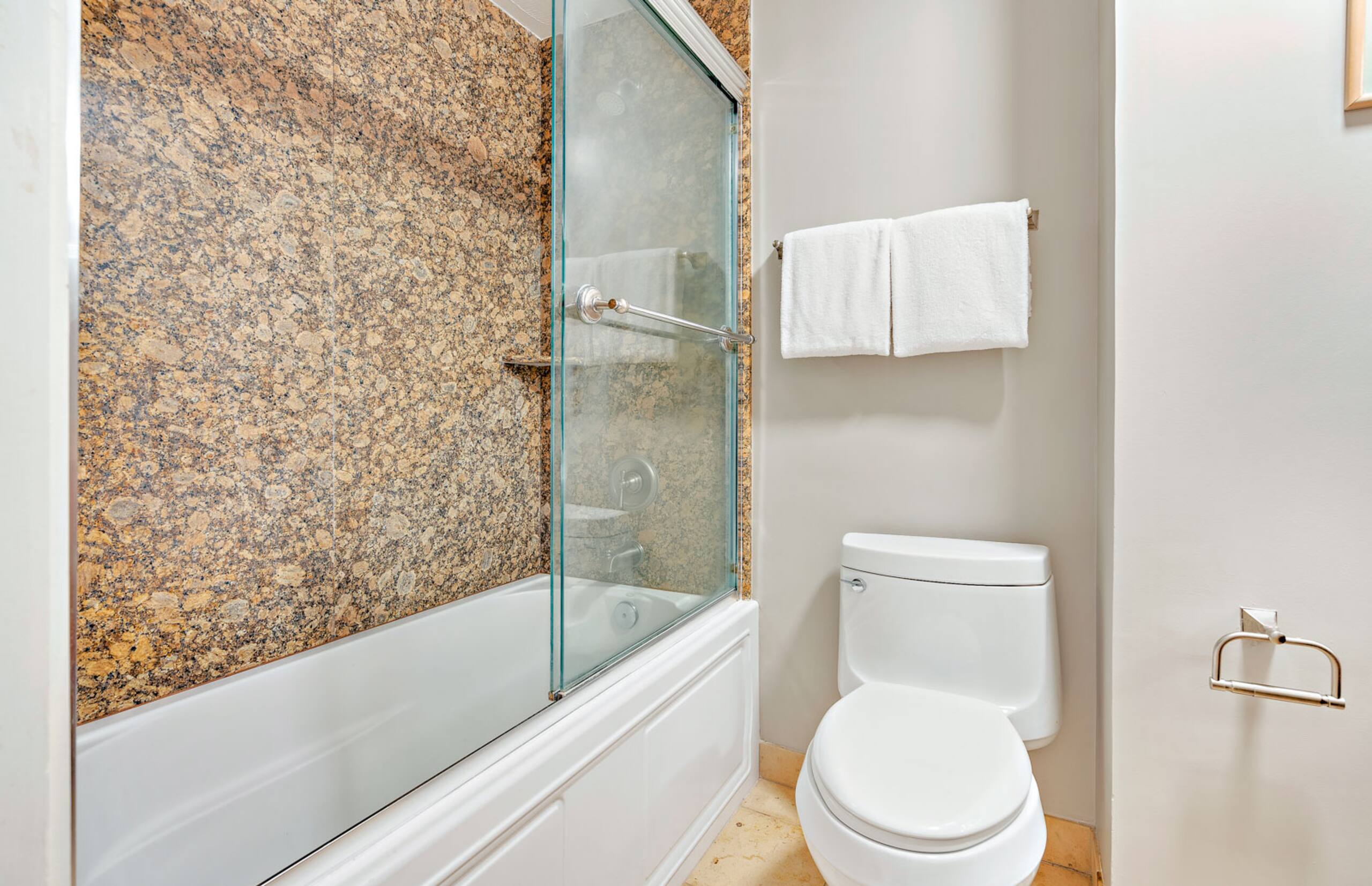 Condo in Lahaina · ★4.8 · 2 bedrooms · 3 beds · 2 baths - Image 23