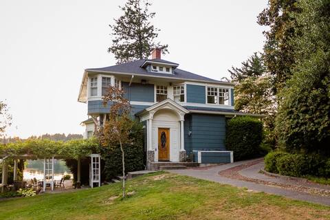 Hot tub, kayaks & waterfront! June Discount!