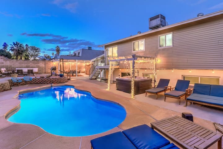 Arcade Lounge, Pool, Spa, Billiards, Dog Friendly